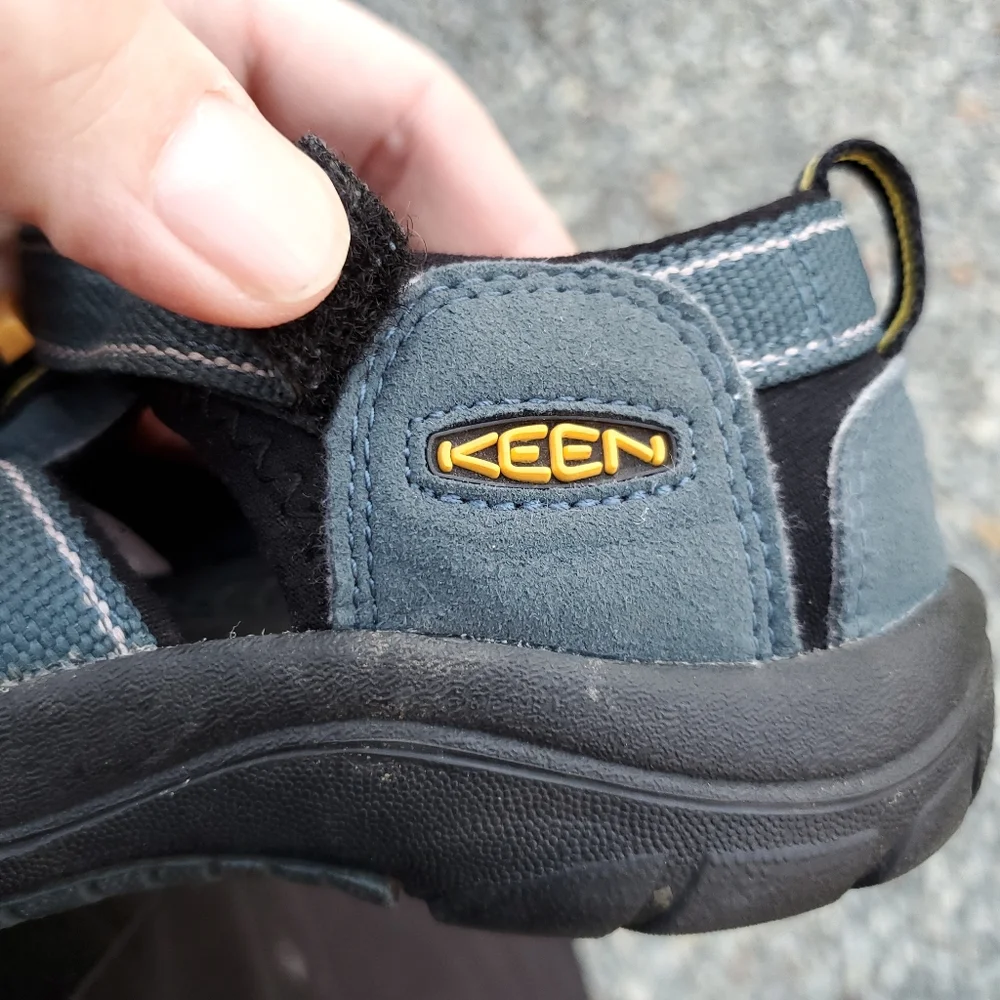 Keen Water Hiking Sandal Shoes. kids size 3. GPWC. Blue. Plenty of life left.